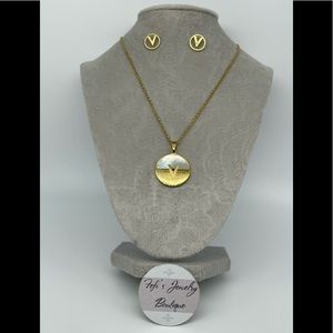 Stainless Steel Gold V Pendant Necklace and Earring Set with Mother of Pearl New